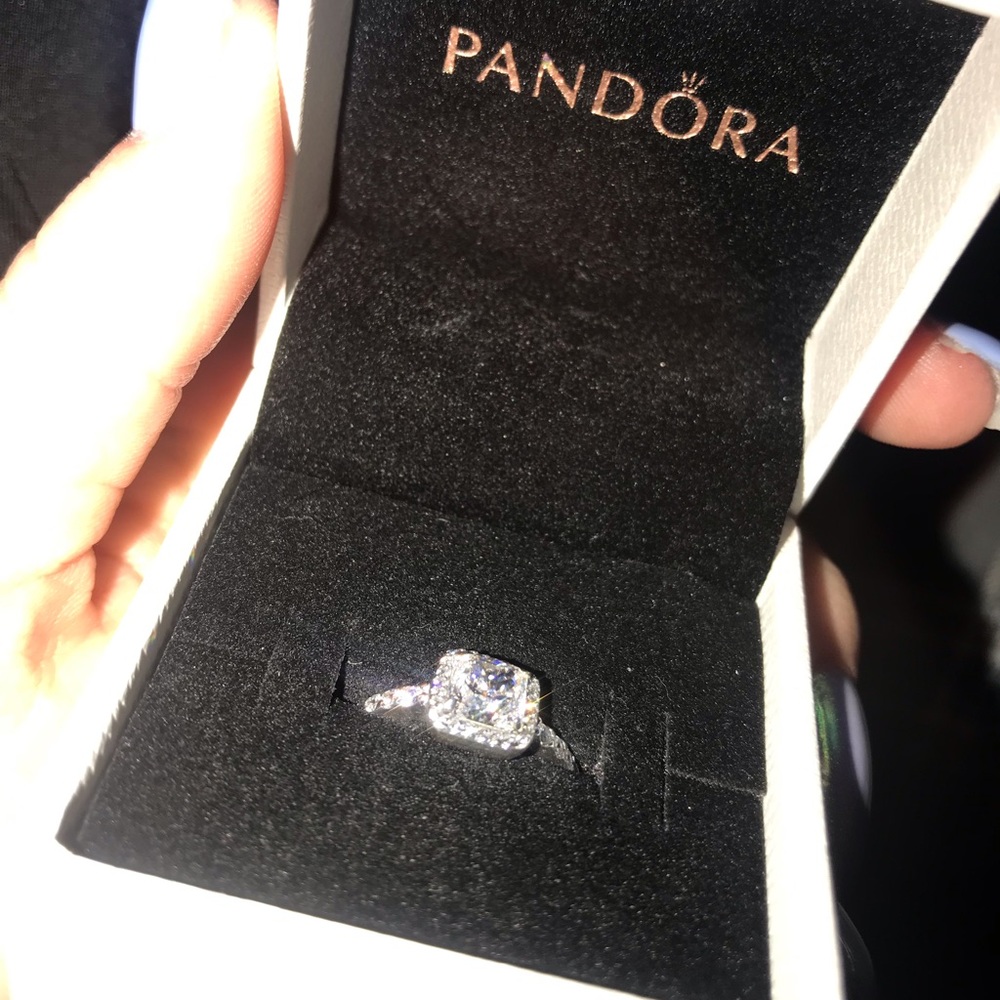 Pandora Ring - Picture 1 of 1